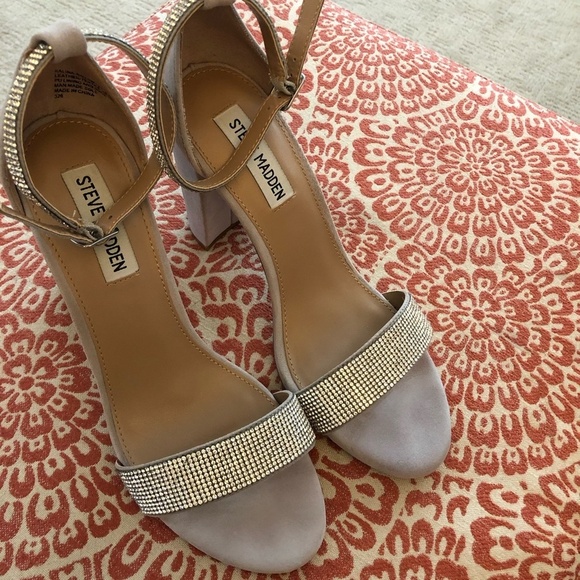 Steve Madden crystal NWOB size 8.5m 4 heel. Cream color with silver crystals. - Picture 2 of 10